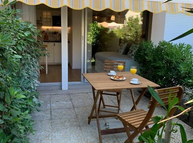 Avec Terrasse Au Centre De Lägenhet *